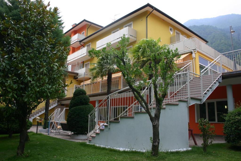Hotel Castel Lodron Storo Exteriör bild