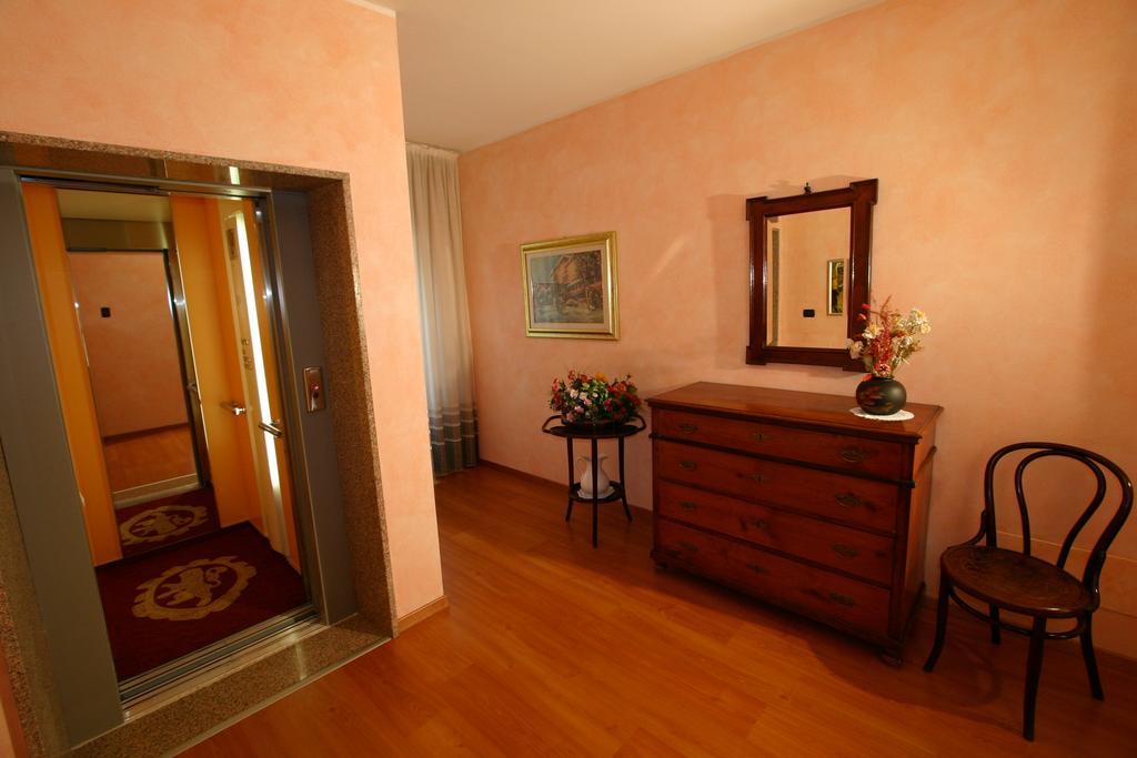 Hotel Castel Lodron Storo Exteriör bild